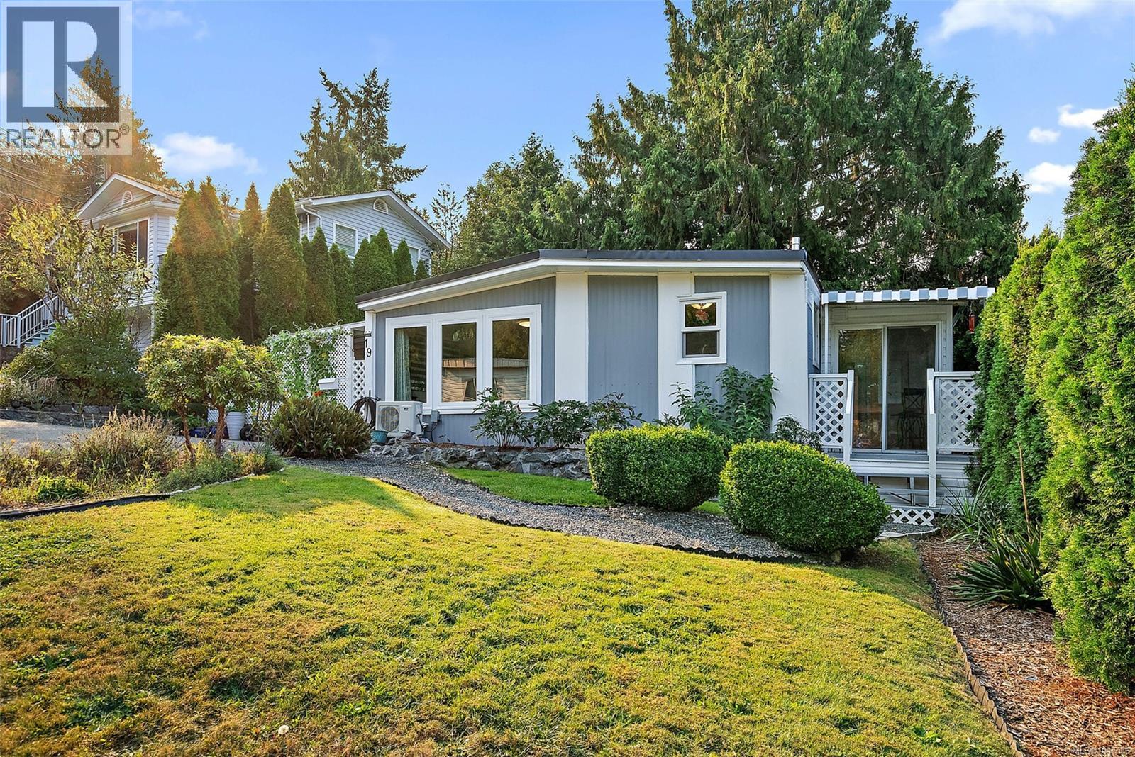 19 2587 Selwyn Rd Property Photo 19