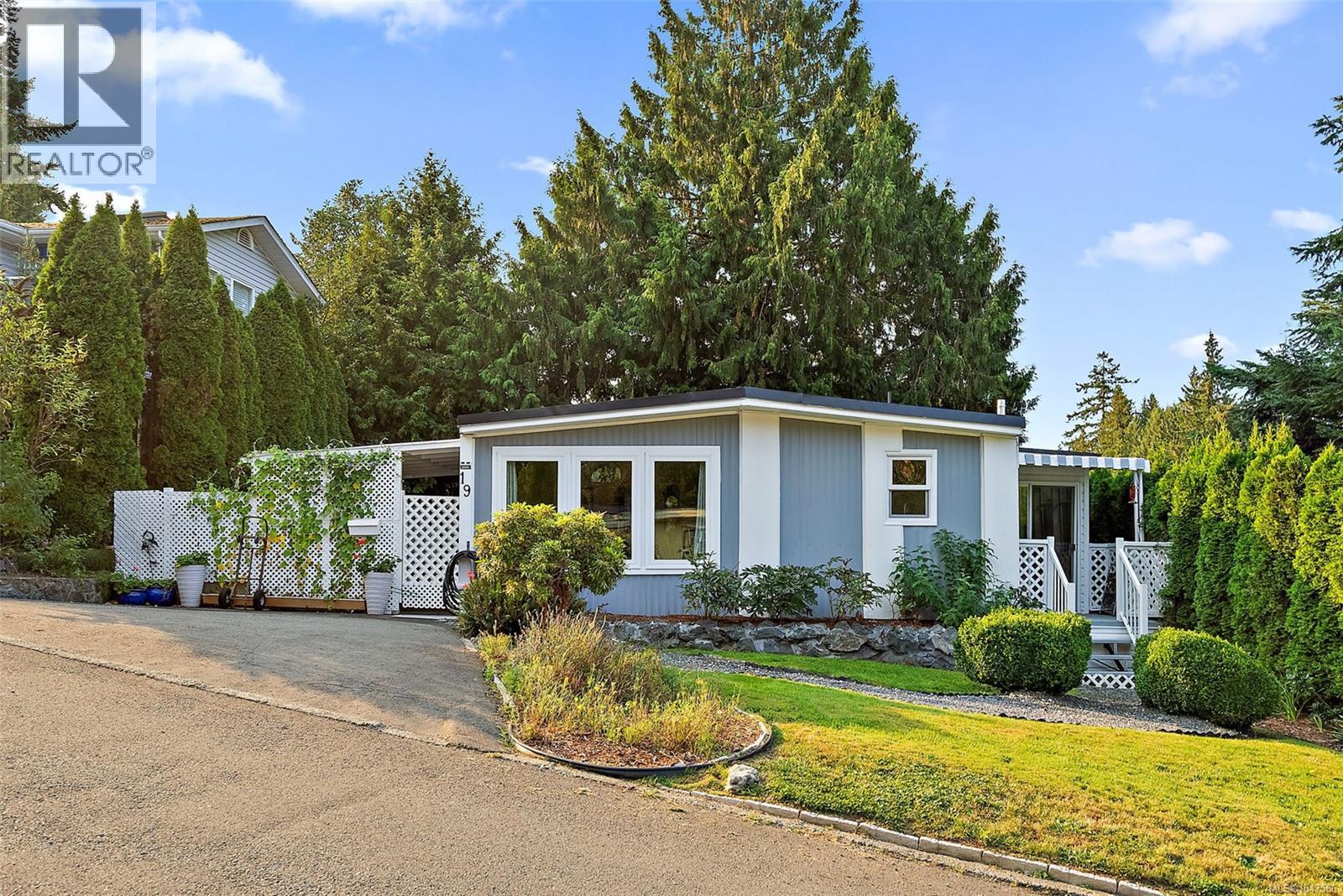 19 2587 Selwyn Rd Property Photo 20
