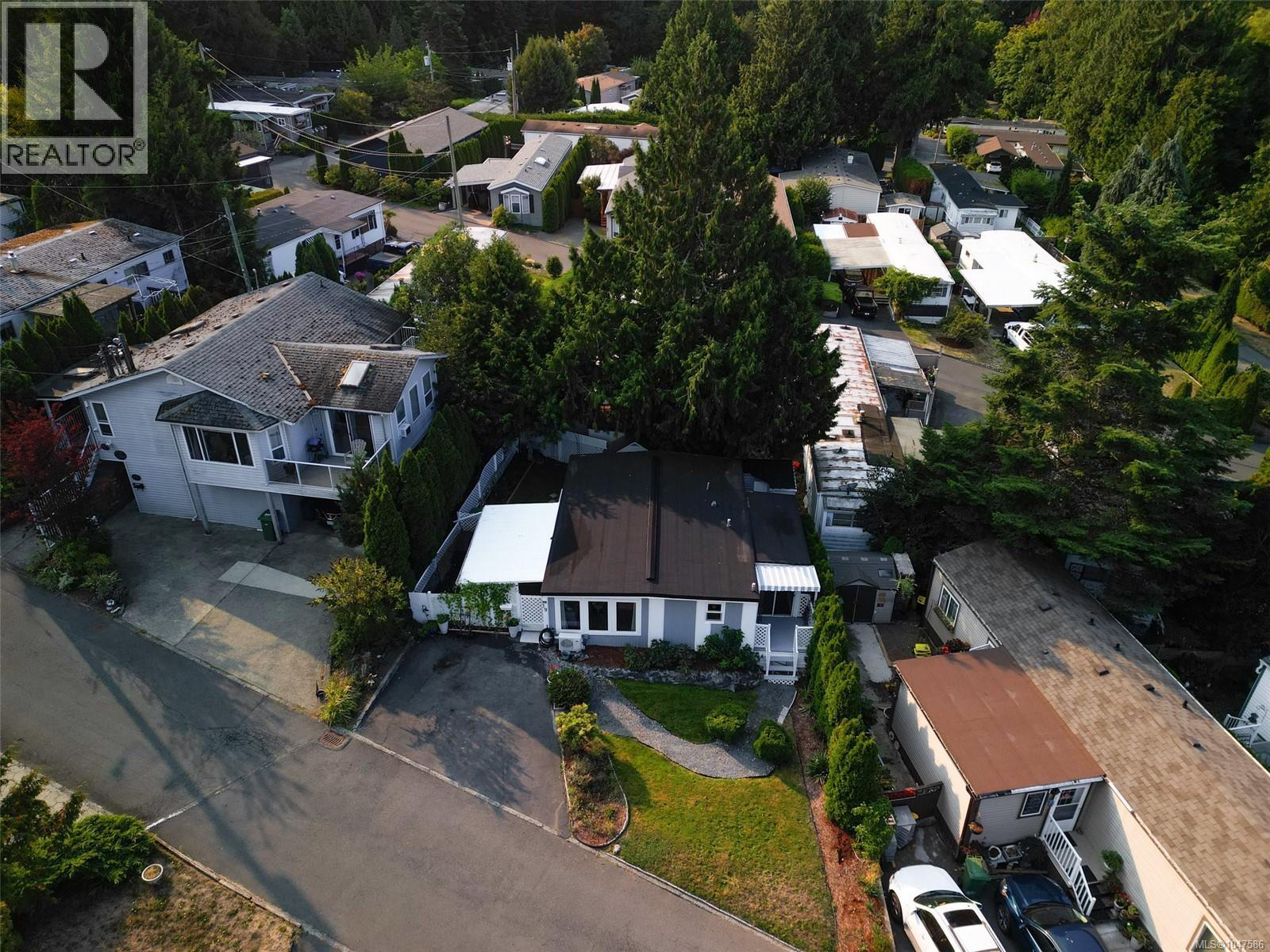 19 2587 Selwyn Rd Property Photo 24