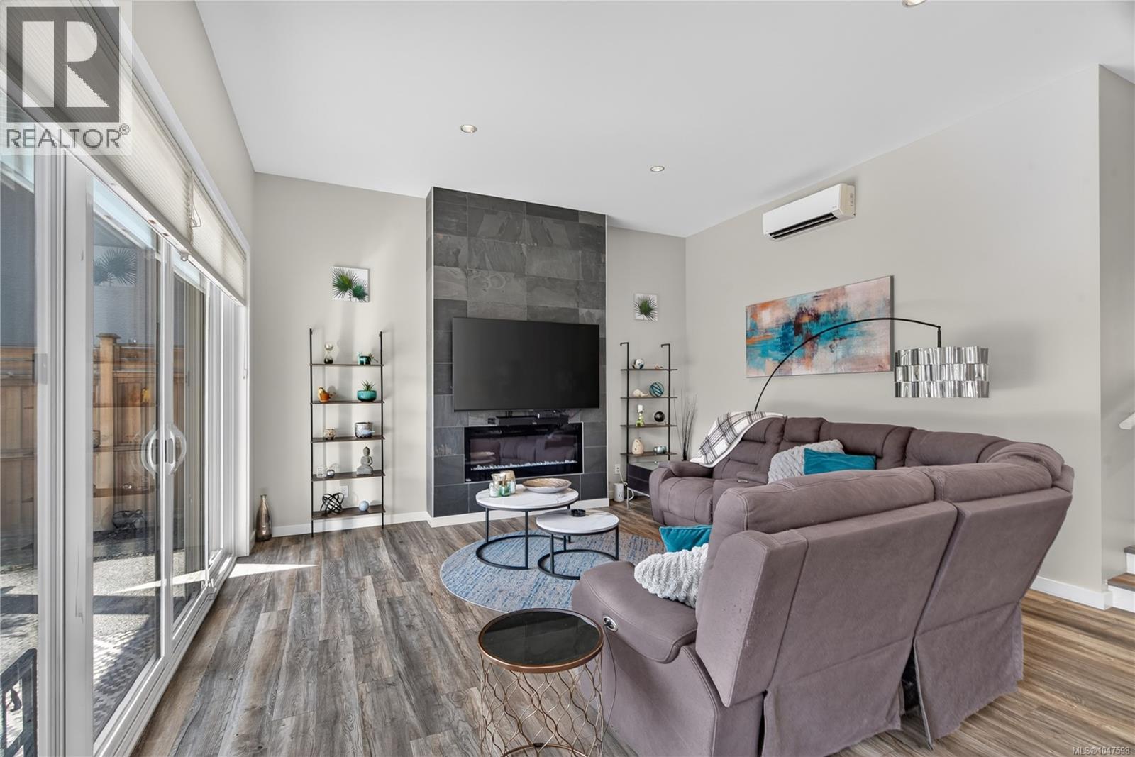 923 Randall Pl Property Photo 6