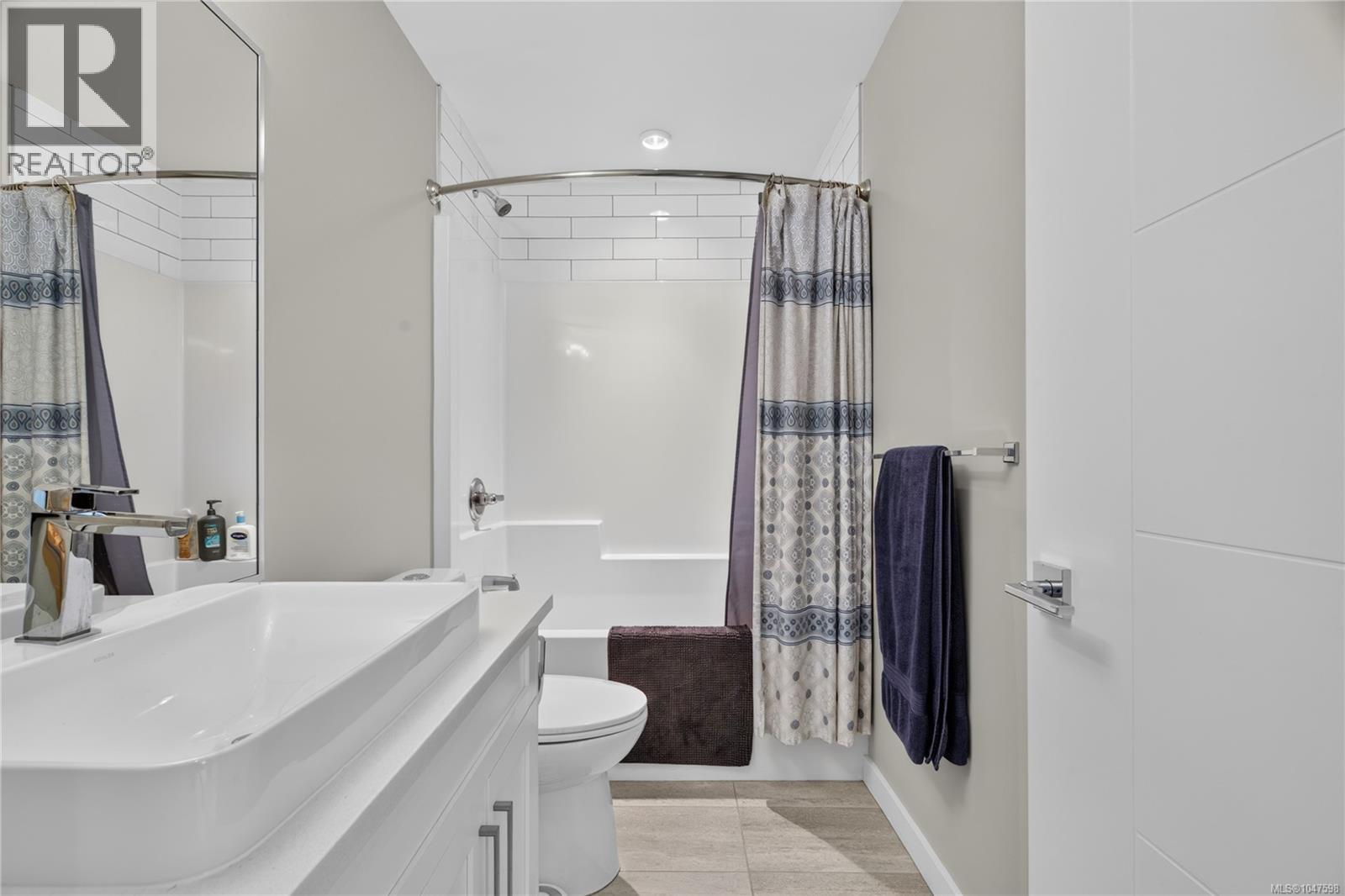 923 Randall Pl Property Photo 15