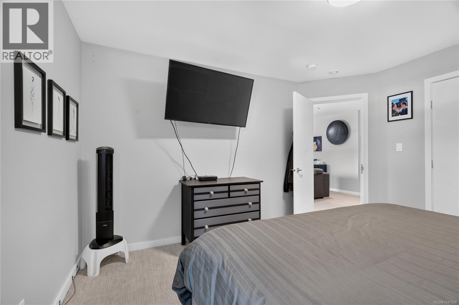 923 Randall Pl Property Photo 30