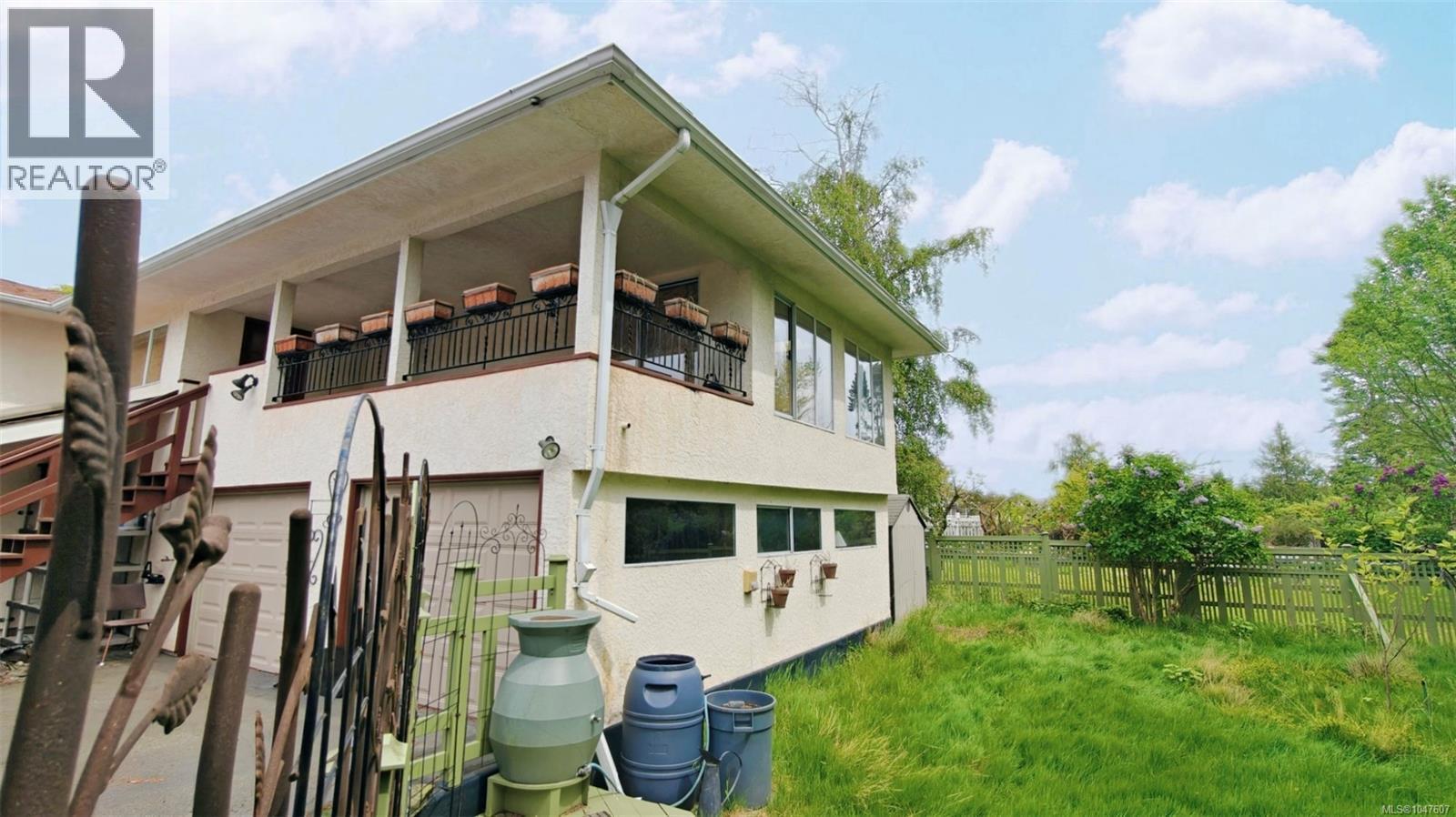 1637 Warren Gdns Property Photo 6