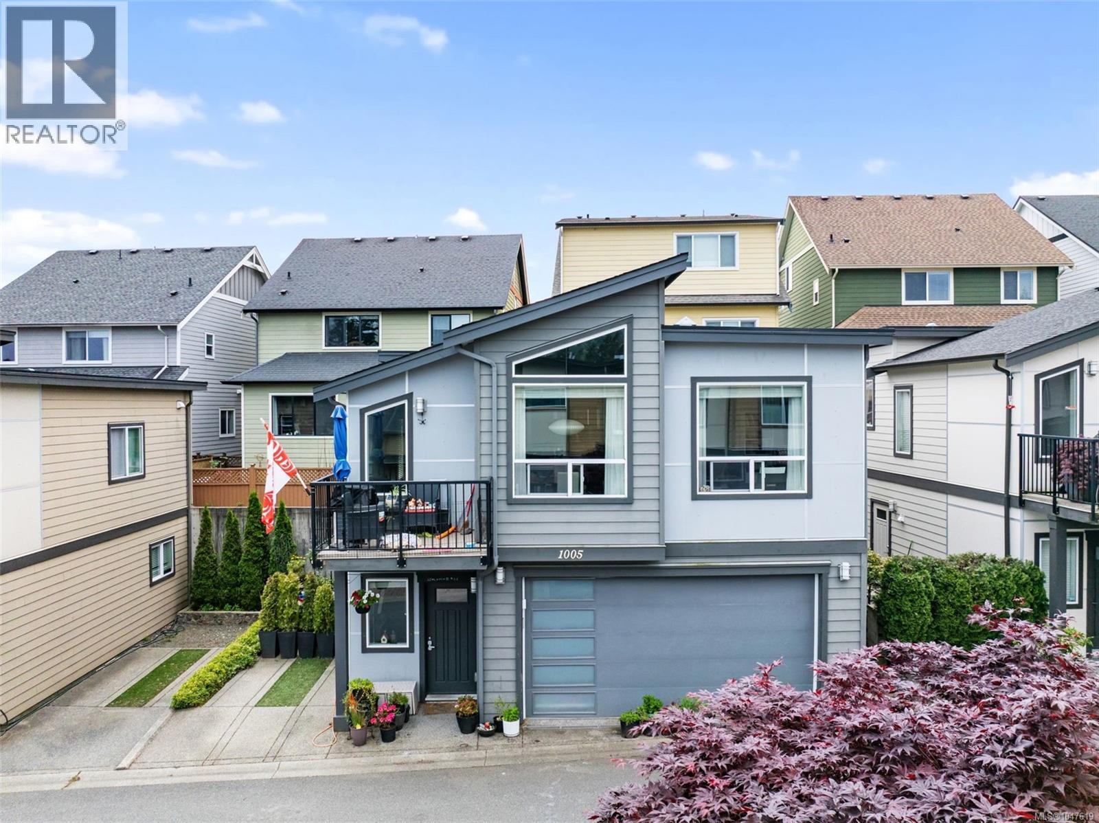 1005 Boeing Close Property Photo 1