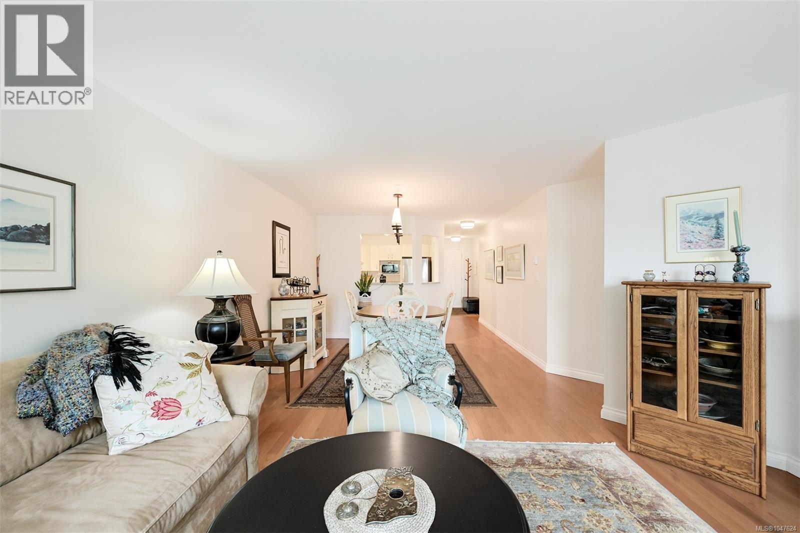 203 1477 Yale St Property Photo 5