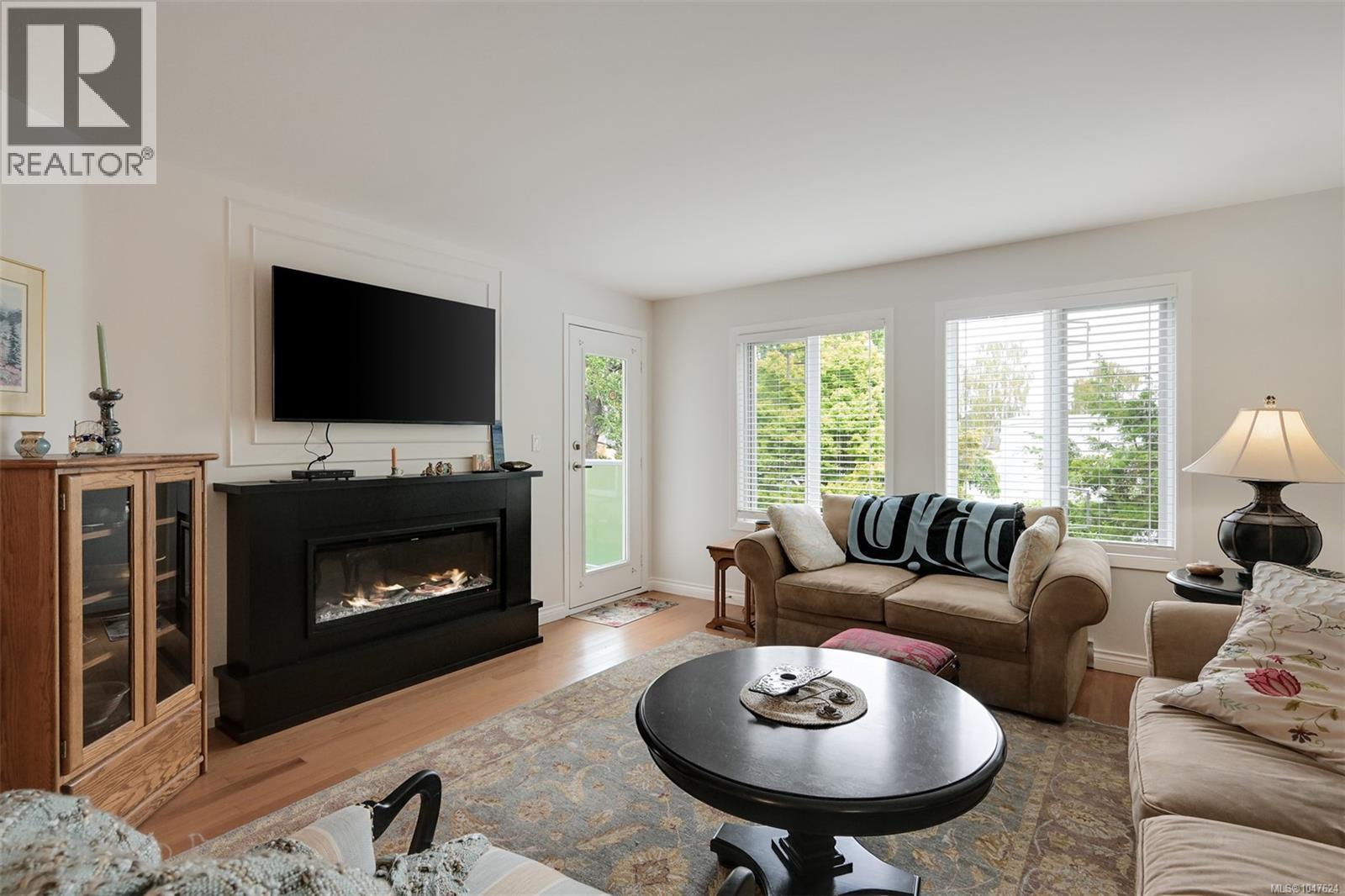 203 1477 Yale St Property Photo 6