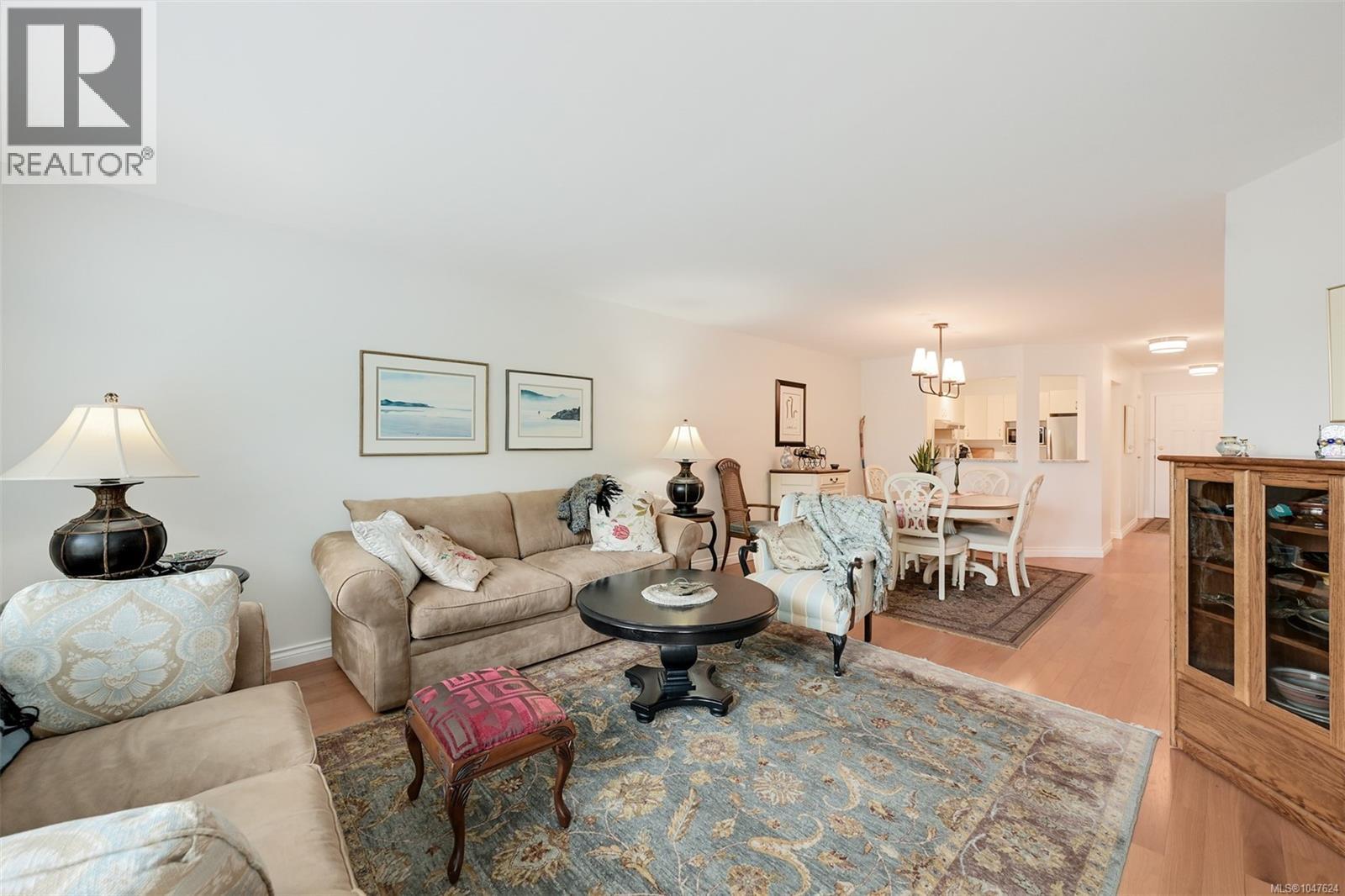 203 1477 Yale St Property Photo 11
