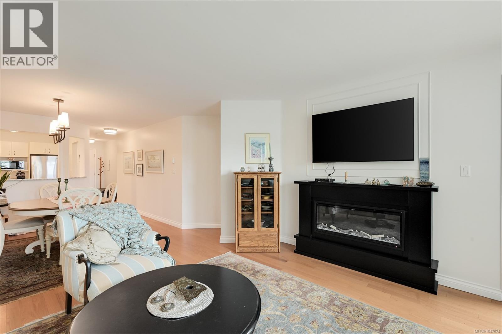 203 1477 Yale St Property Photo 12