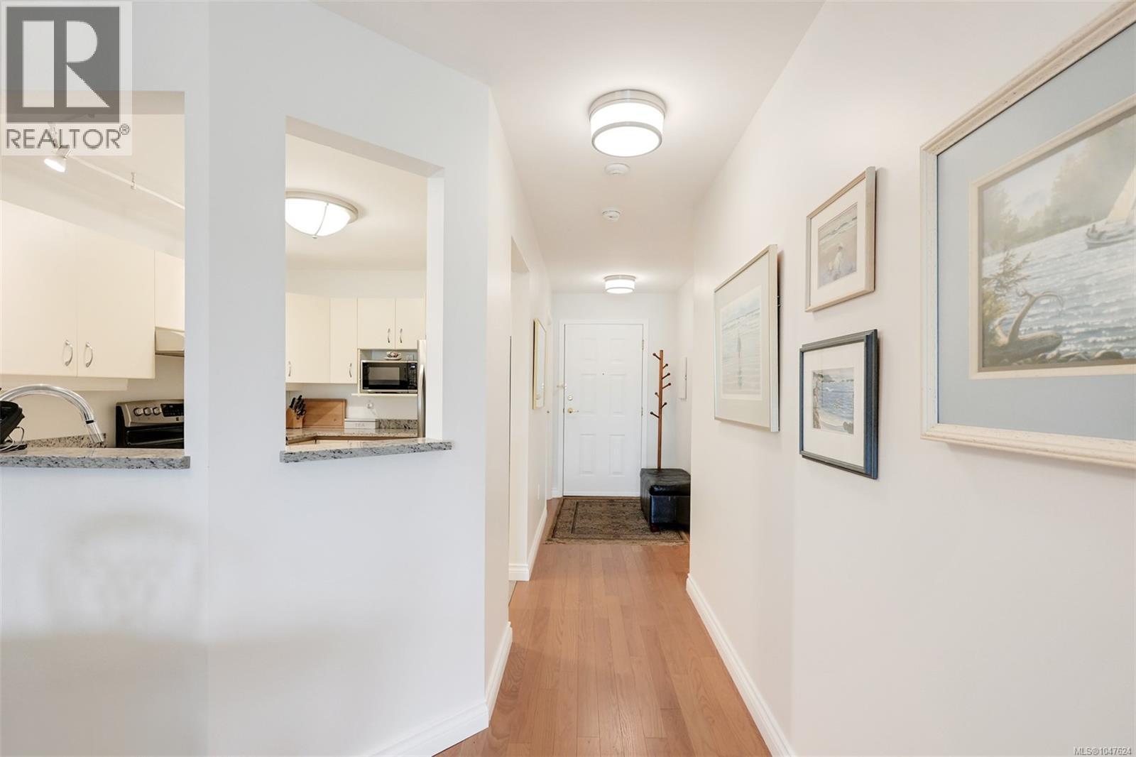 203 1477 Yale St Property Photo 17