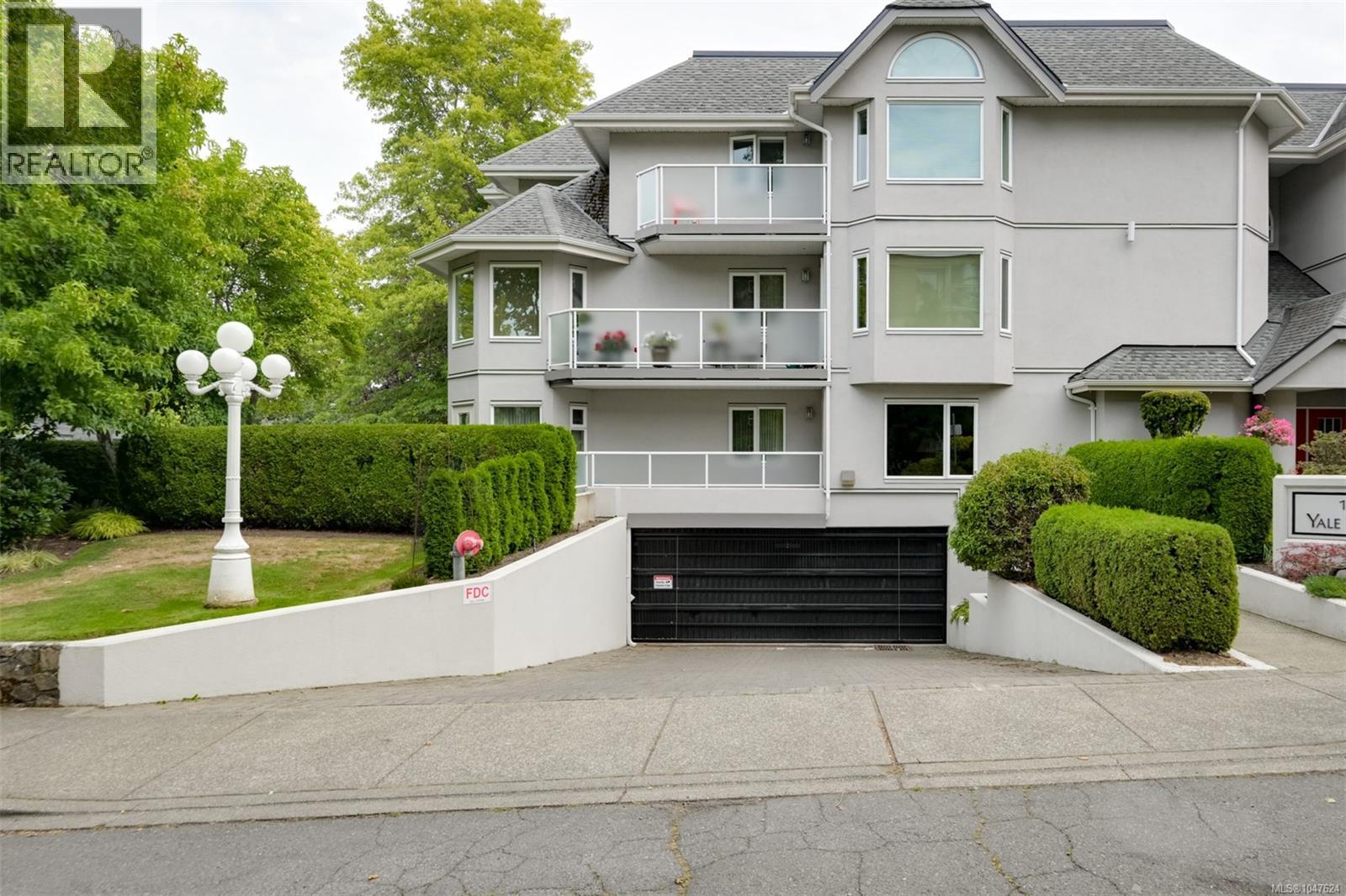 203 1477 Yale St Property Photo 42