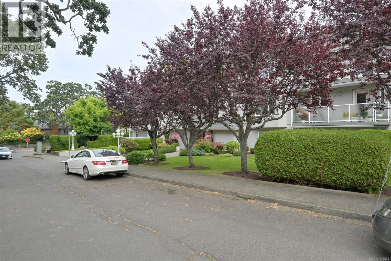 203 1477 Yale St Property Photo 45