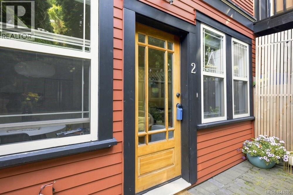 2 307 Moss St Property Photo 6