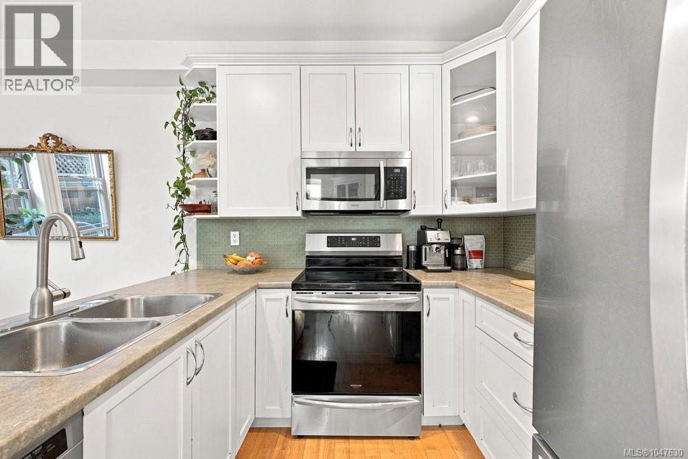 2 307 Moss St Property Photo 12