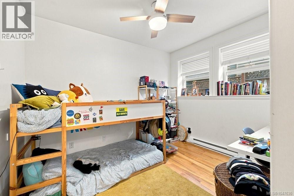 2 307 Moss St Property Photo 16