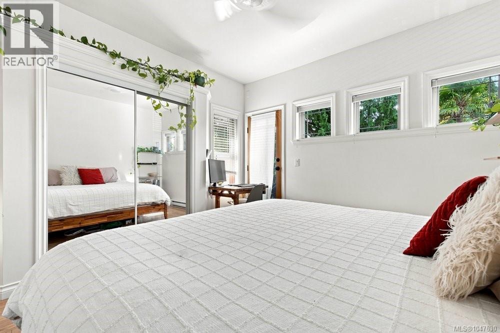 2 307 Moss St Property Photo 22