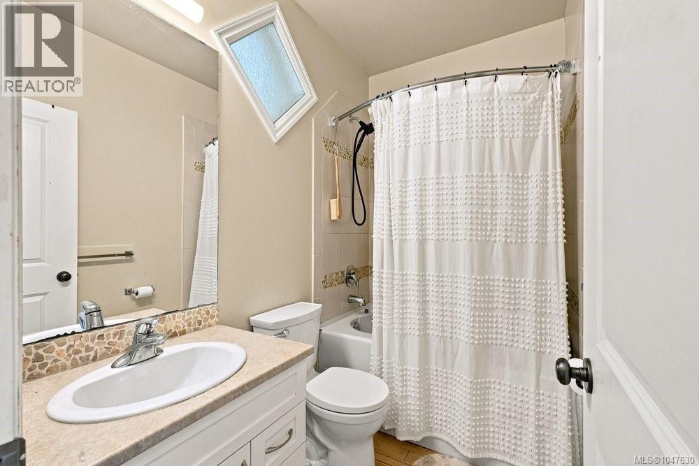 2 307 Moss St Property Photo 23