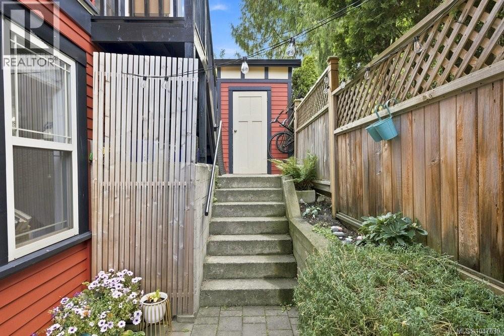 2 307 Moss St Property Photo 27