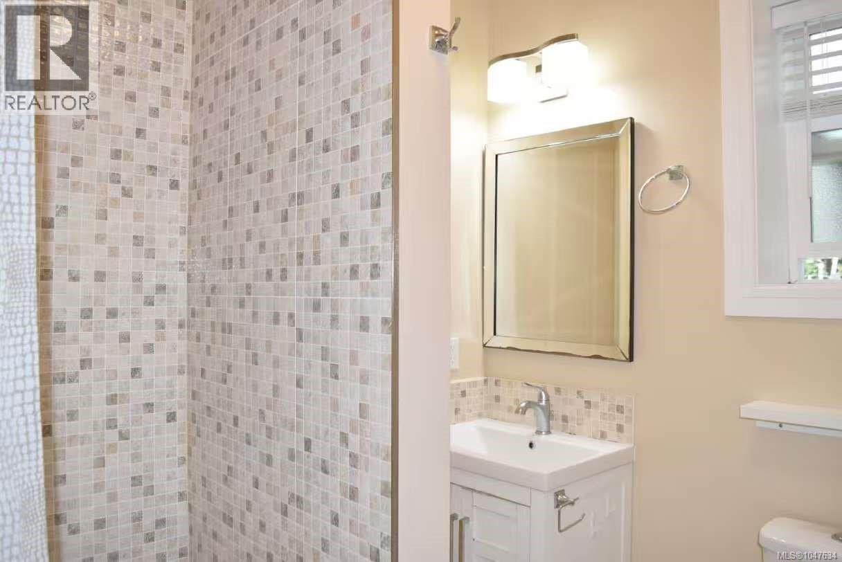4037 Nelthorpe St Property Photo 45