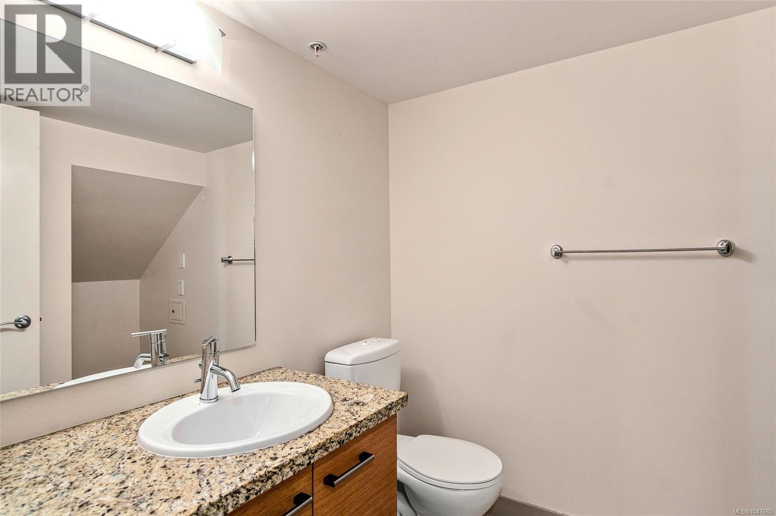 107 38 Front St Property Photo 32