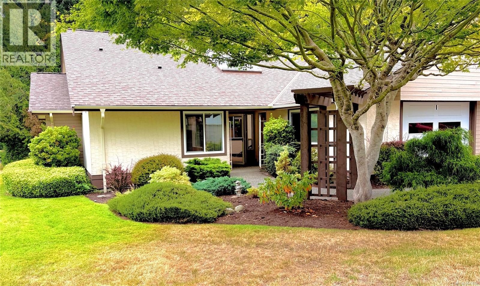 1 885 Berwick Rd S Property Photo 6