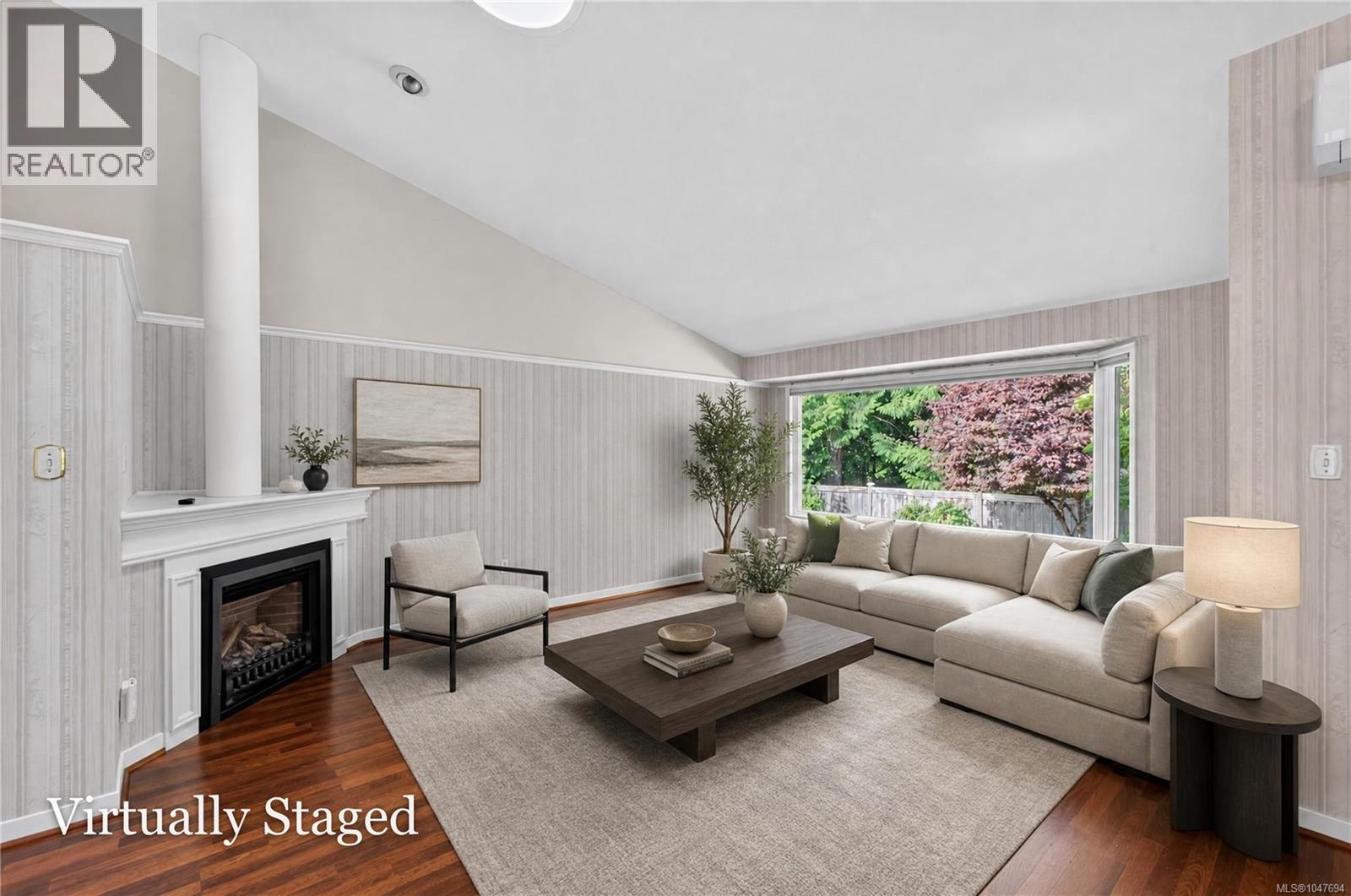 1 885 Berwick Rd S Property Photo 8