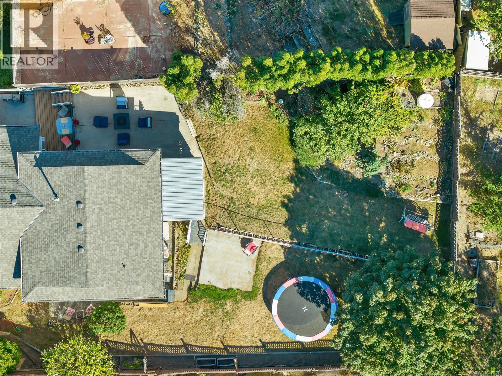 825 Pinecrest Rd Property Photo 5