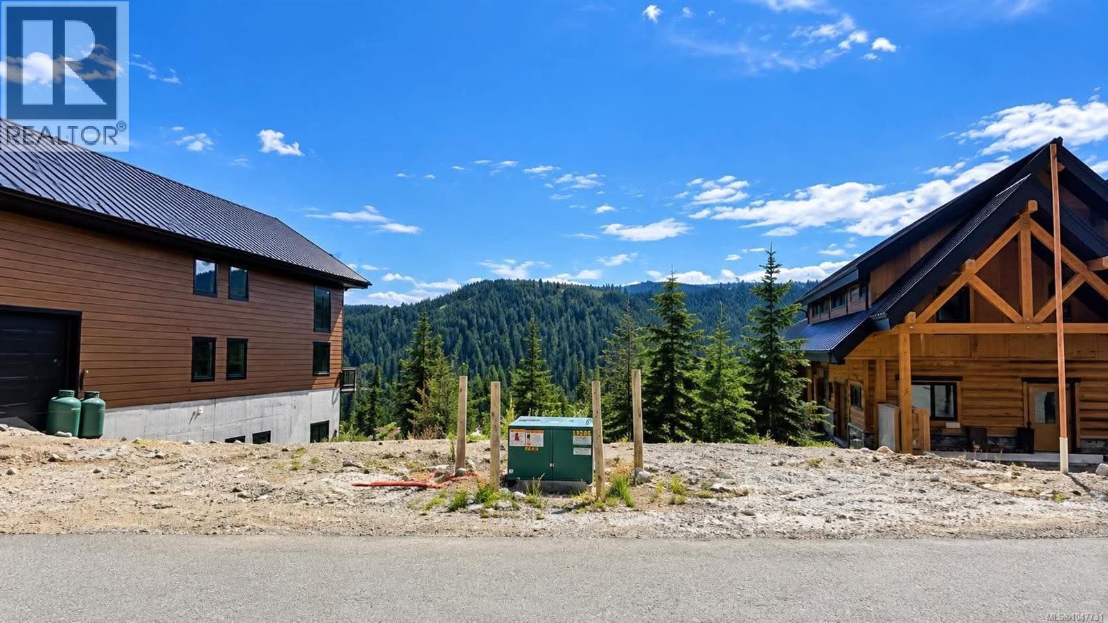 645 Arrowsmith Ridge Property Photo 3