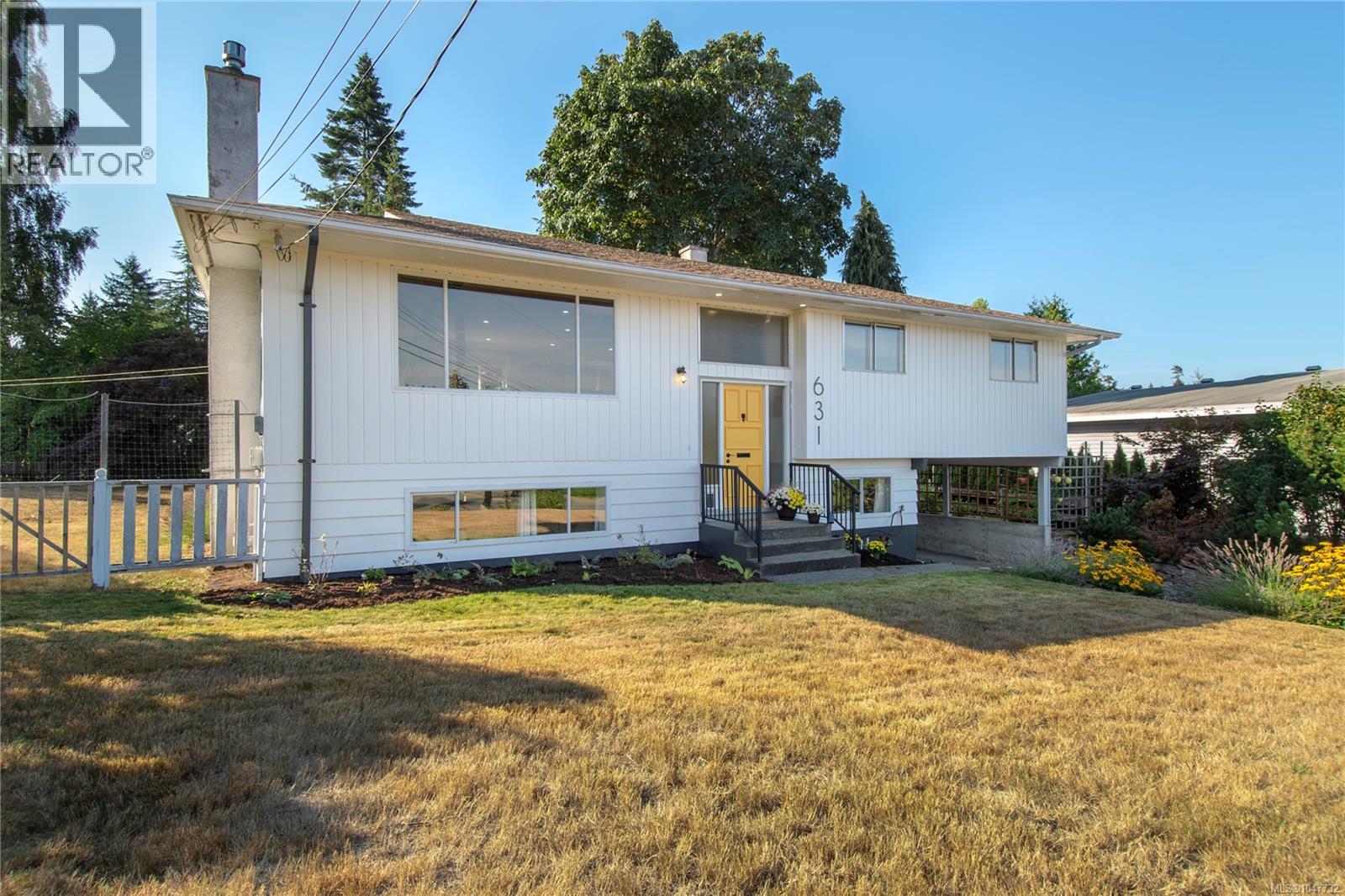 631 Warden Cds Property Photo 3