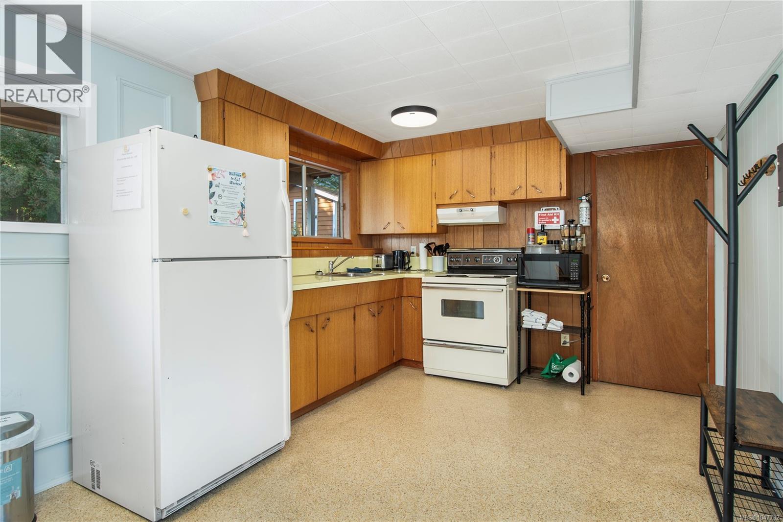 631 Warden Cds Property Photo 25
