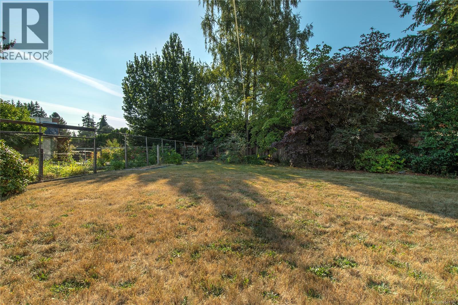 631 Warden Cds Property Photo 40