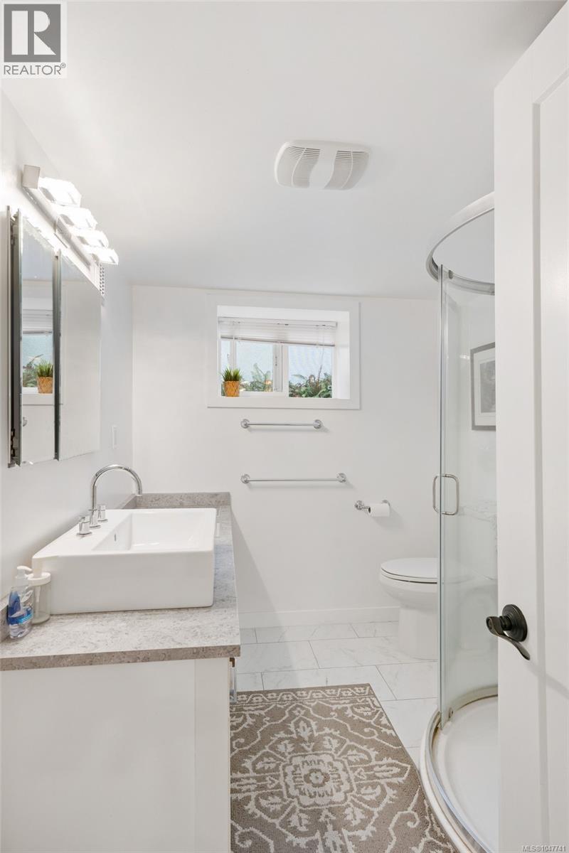 2229 Arbutus Rd E Property Photo 39