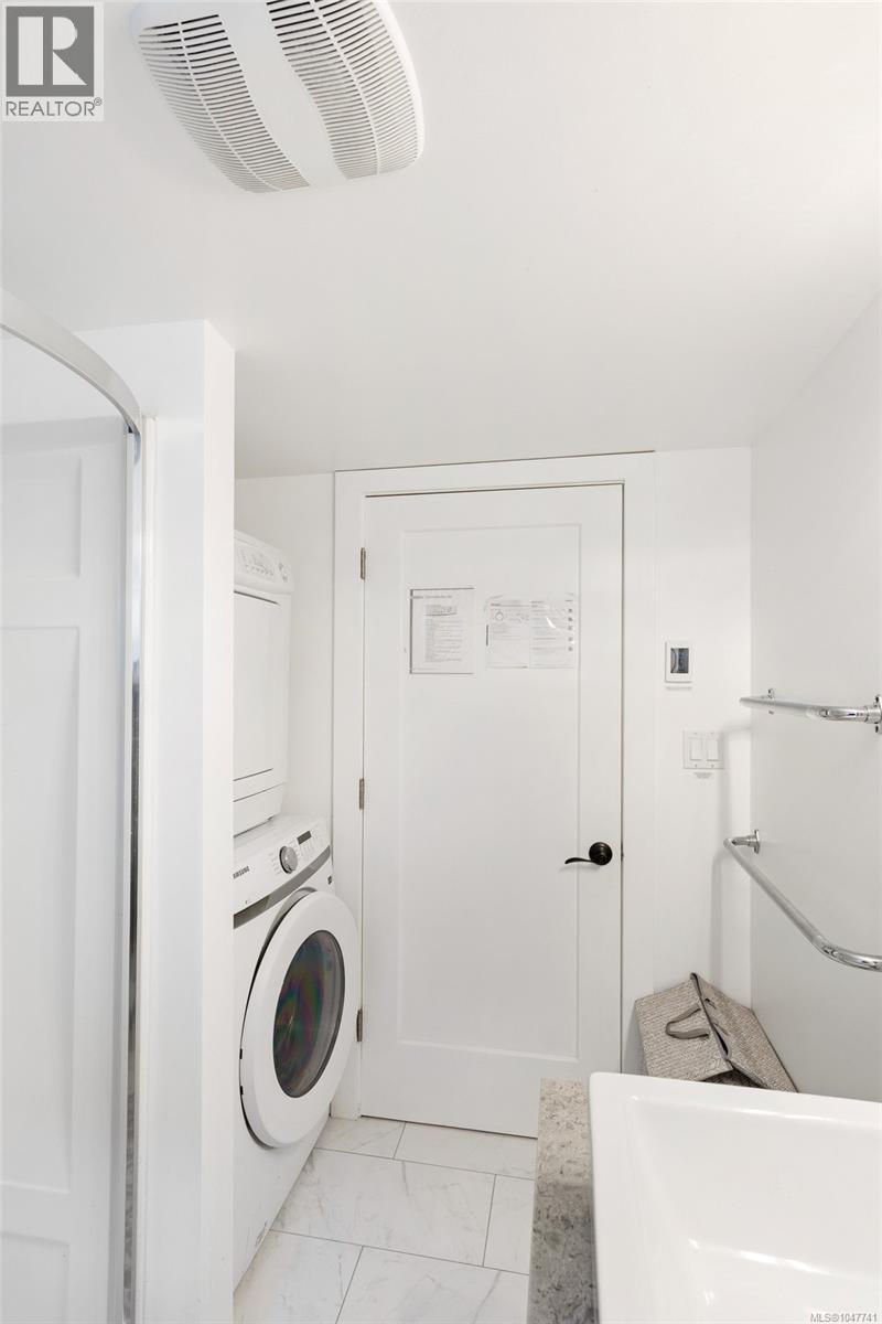 2229 Arbutus Rd E Property Photo 40