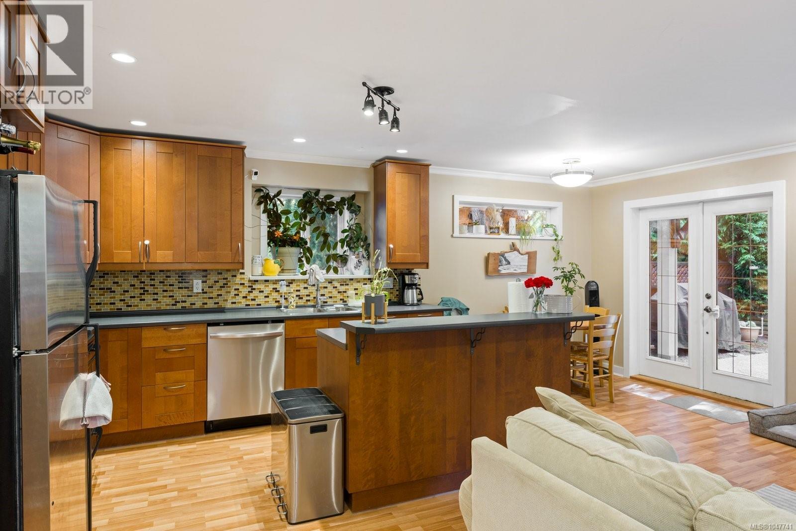 2229 Arbutus Rd E Property Photo 47