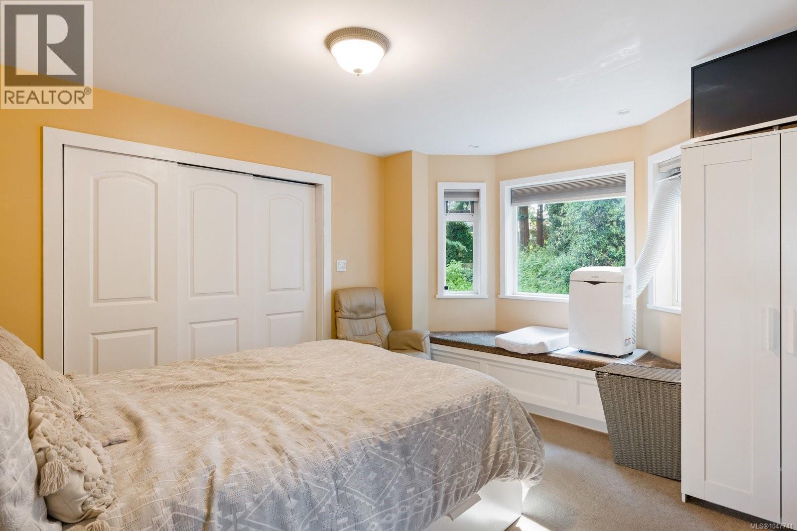 2229 Arbutus Rd E Property Photo 50