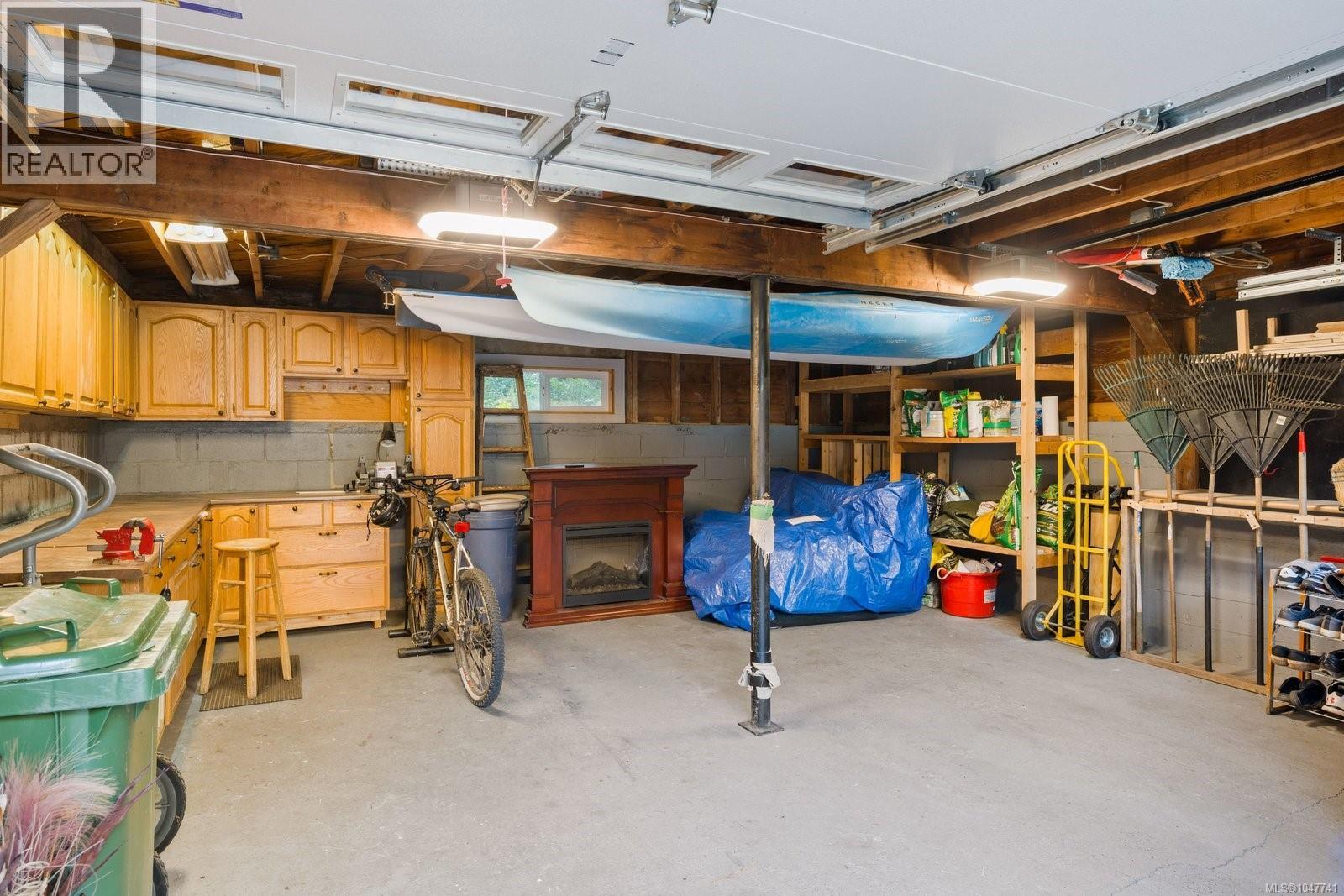 2229 Arbutus Rd E Property Photo 60
