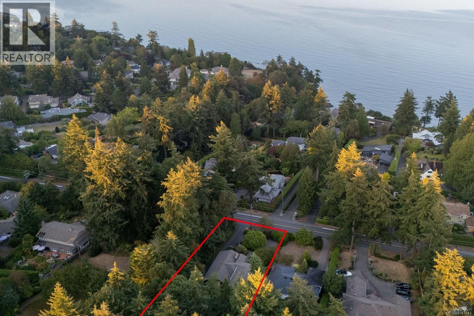 2229 Arbutus Rd E Property Photo 62