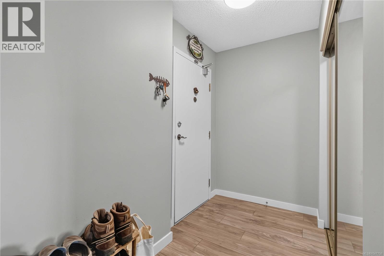 405 103 Gorge Rd E Property Photo 4