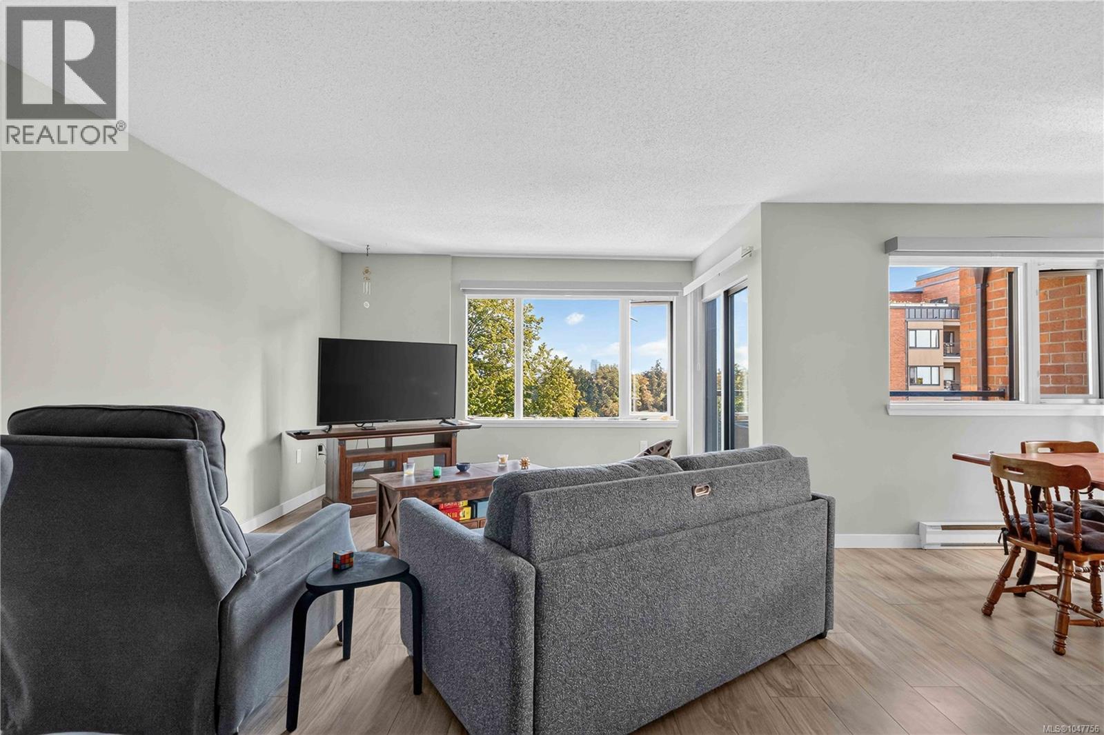 405 103 Gorge Rd E Property Photo 5