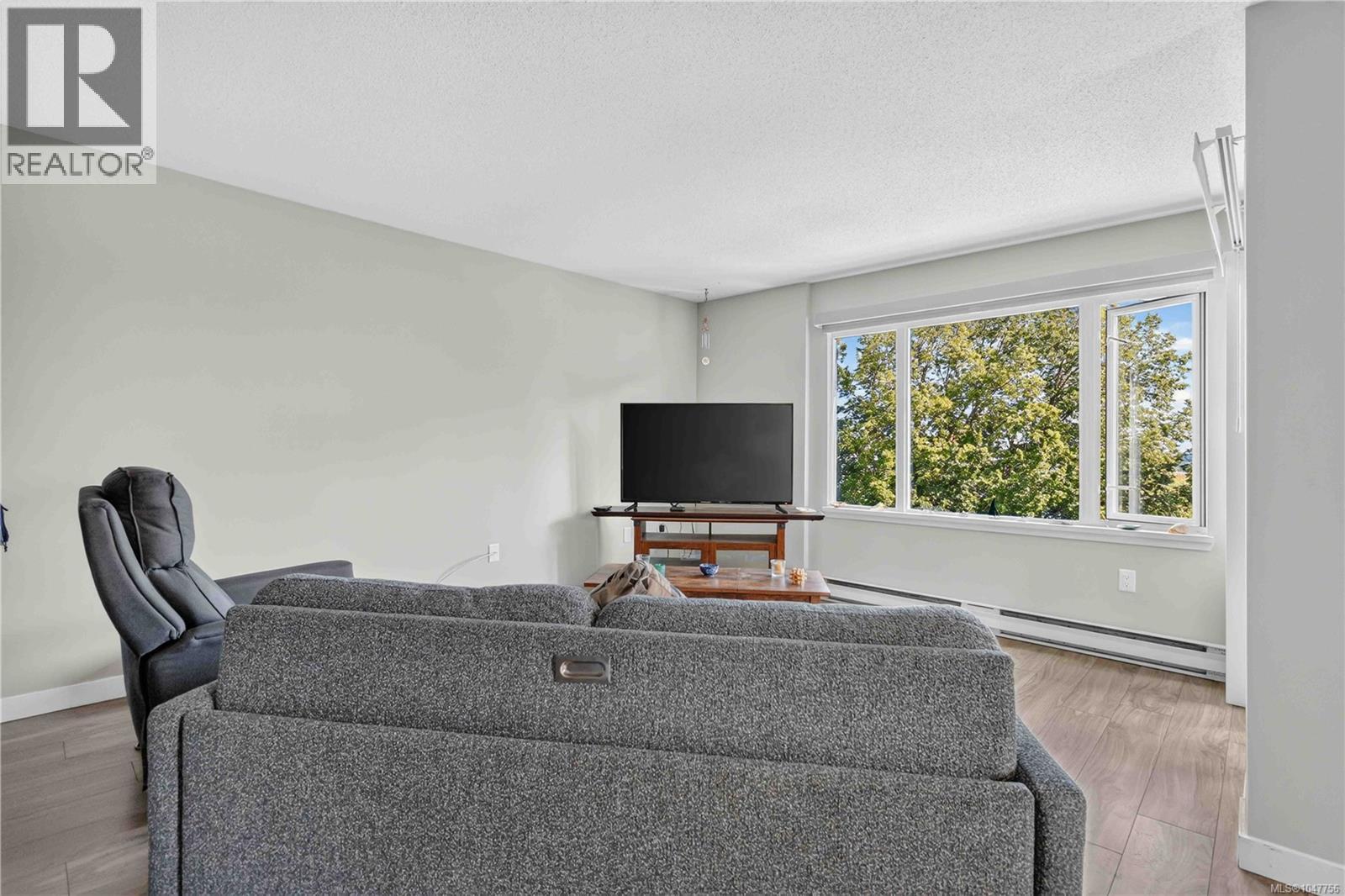 405 103 Gorge Rd E Property Photo 6