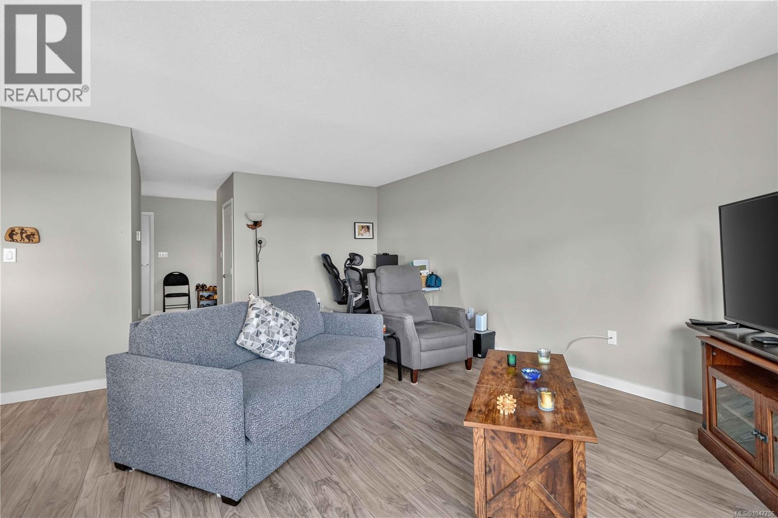 405 103 Gorge Rd E Property Photo 7