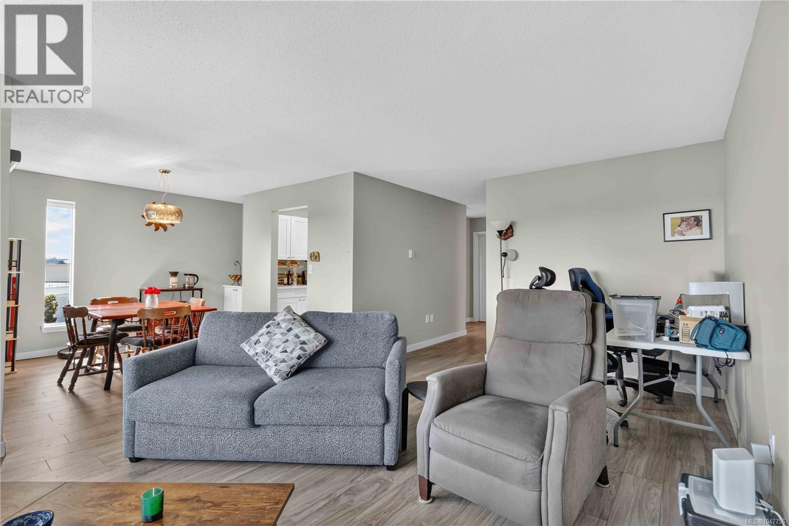 405 103 Gorge Rd E Property Photo 8