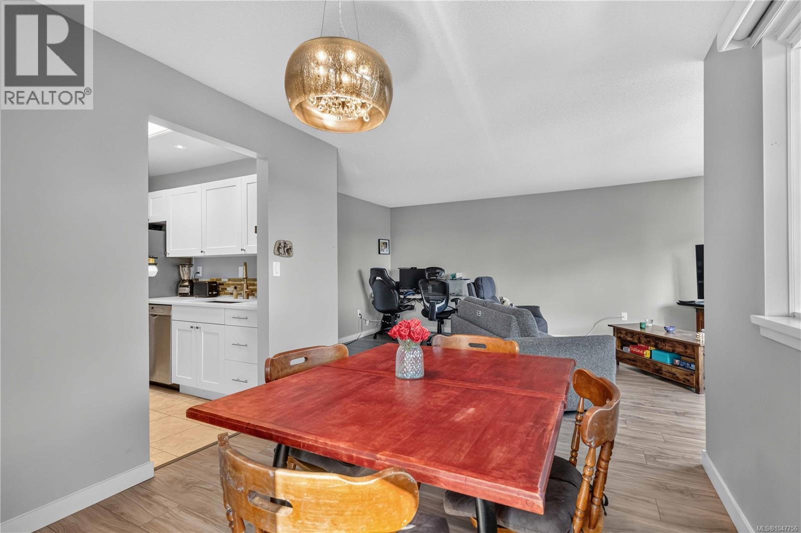 405 103 Gorge Rd E Property Photo 11
