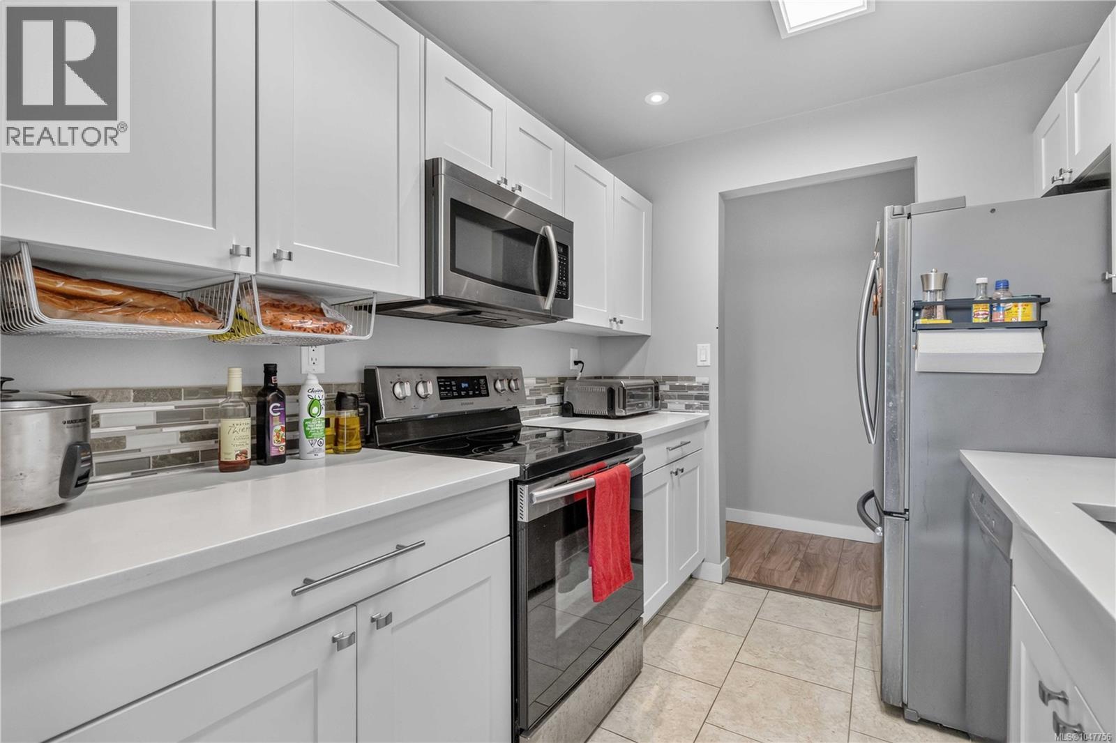 405 103 Gorge Rd E Property Photo 12