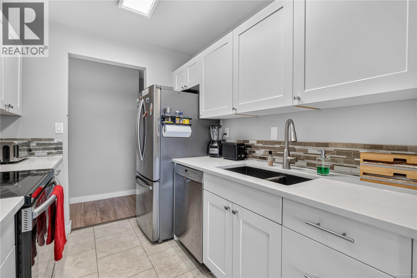 405 103 Gorge Rd E Property Photo 13