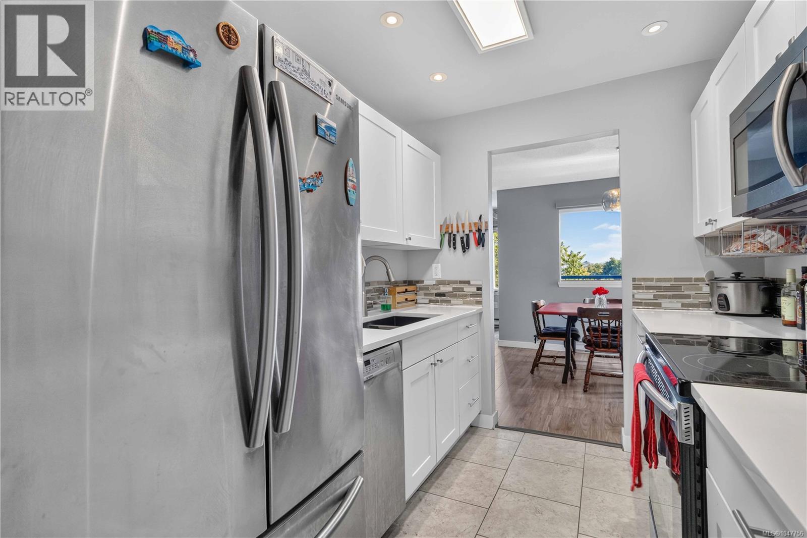 405 103 Gorge Rd E Property Photo 14