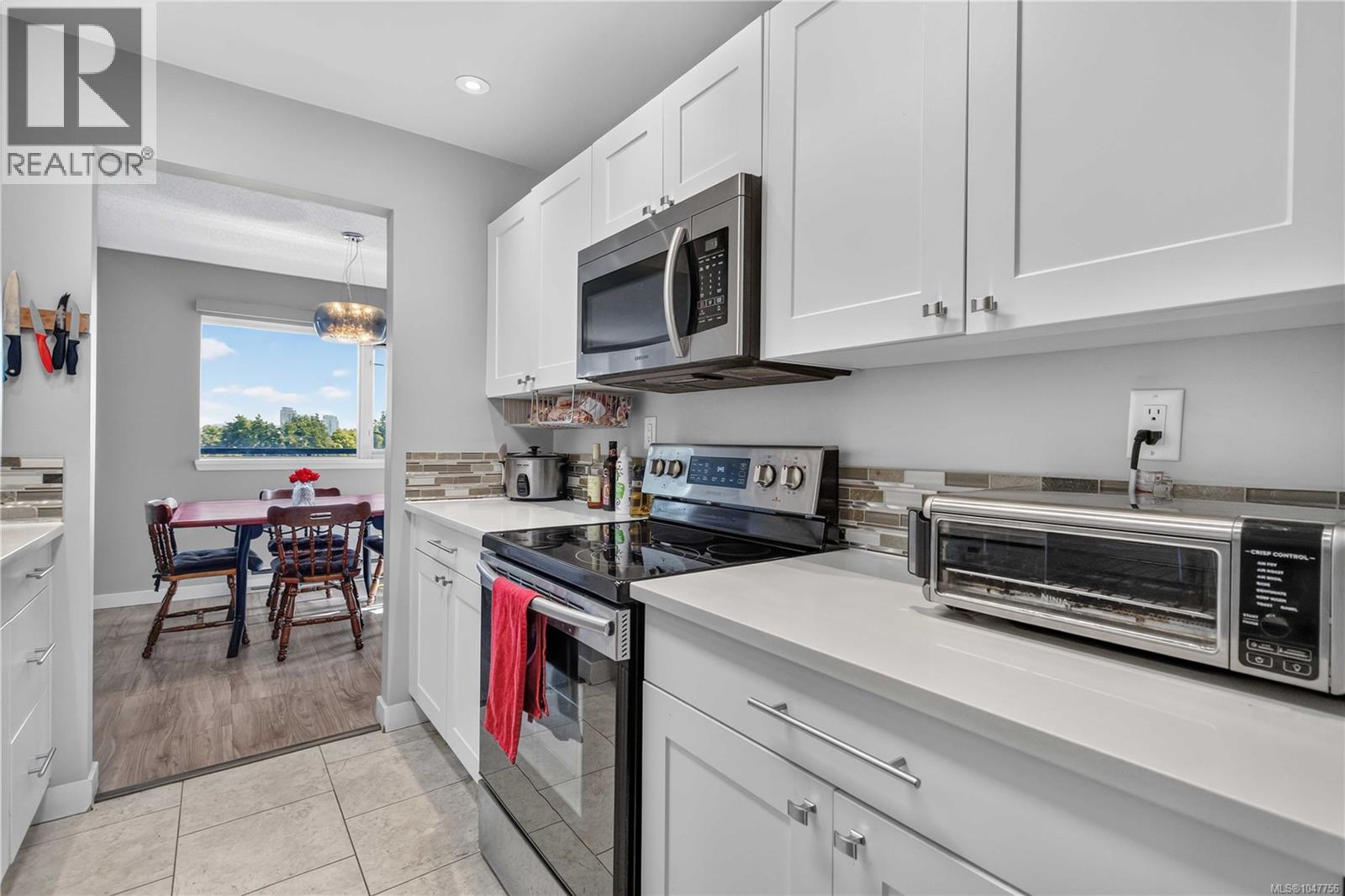 405 103 Gorge Rd E Property Photo 15
