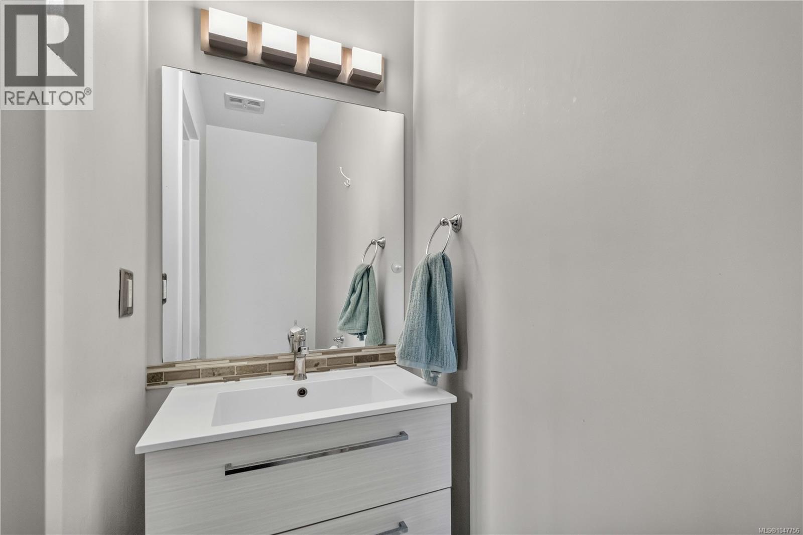 405 103 Gorge Rd E Property Photo 23