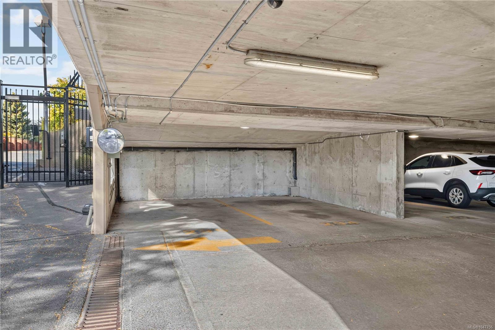 405 103 Gorge Rd E Property Photo 28