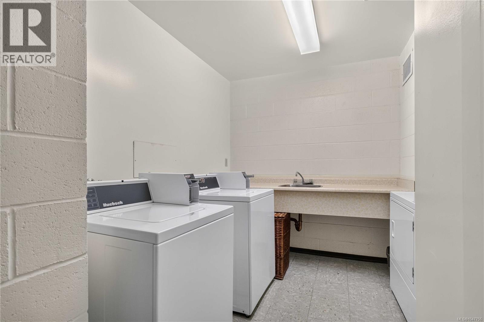 405 103 Gorge Rd E Property Photo 36