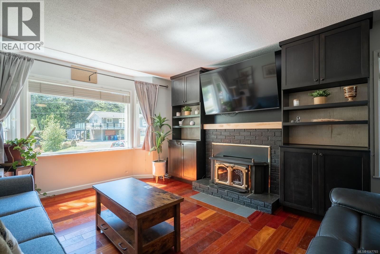 3716 Howden Dr Property Photo 3